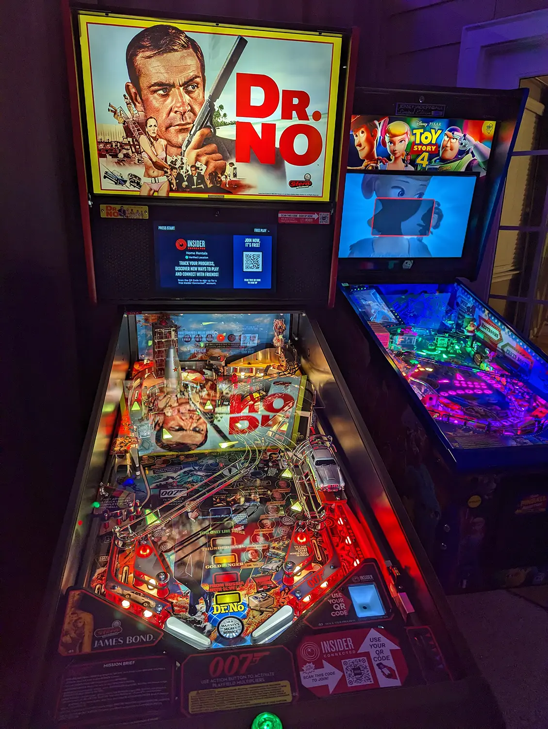 Ready Player 1 Amusements Tetimonial The Walkers with James Bond 007 Pinball
